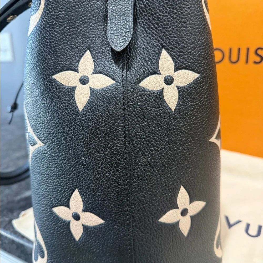 Louis Vuitton Bi-Color NeoNoe MM - Picture 6 of 13